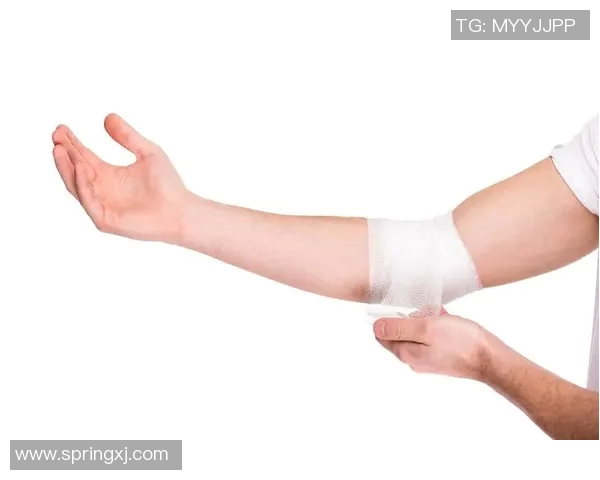 足球明星绷带受伤瞬间高清图片展示运动员顽强拼搏精神与不屈意志